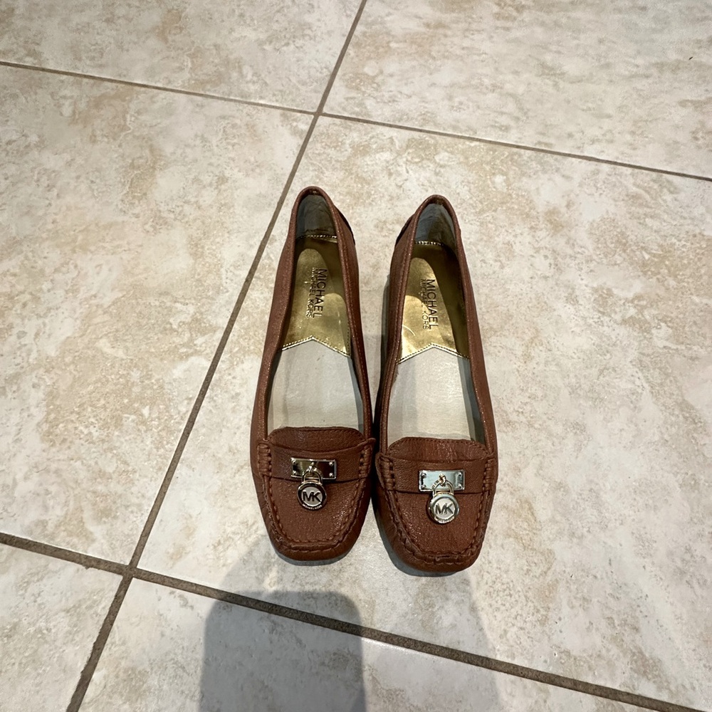 Michael Kors Flats win great shape